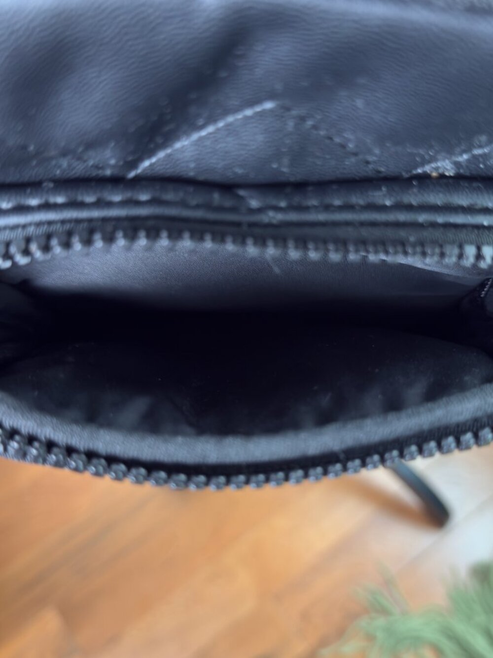 Marc Jacob Quilted Black Crossbody Bag - Picture 6 of 7